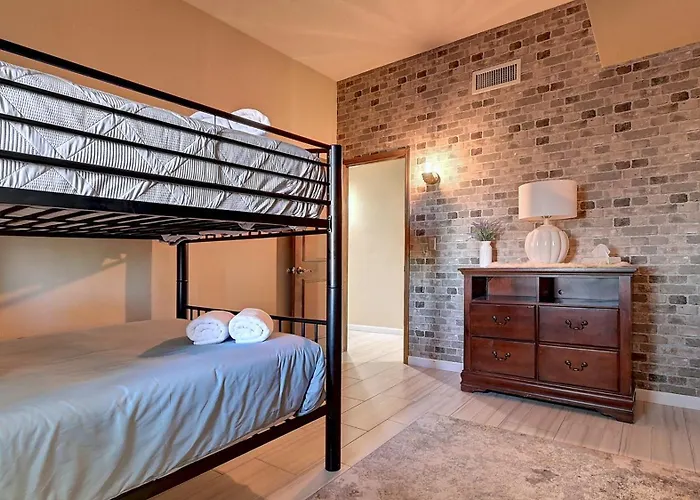 Spectacular 5 Bdrm Wpool And Views
