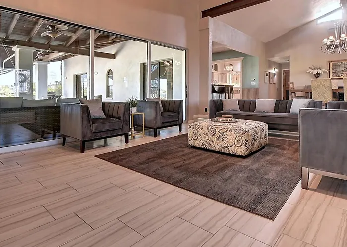Spectacular 5 Bdrm Wpool And Views Holiday home Fountain Hills