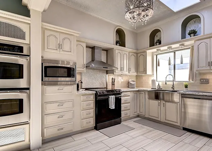 Holiday home Spectacular 5 Bdrm Wpool And Views *