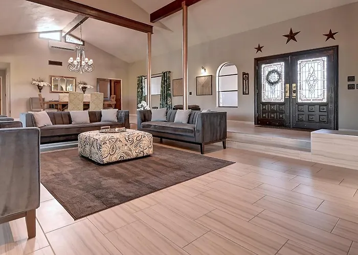 Spectacular 5 Bdrm Wpool And Views Holiday home Fountain Hills
