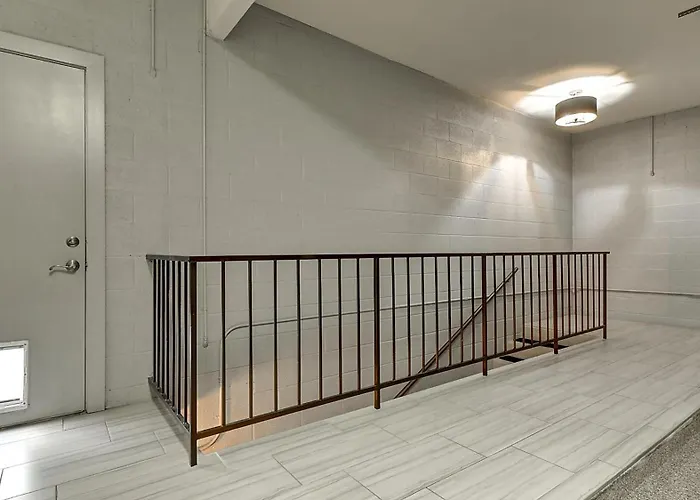 Spectacular 5 Bdrm Wpool And Views