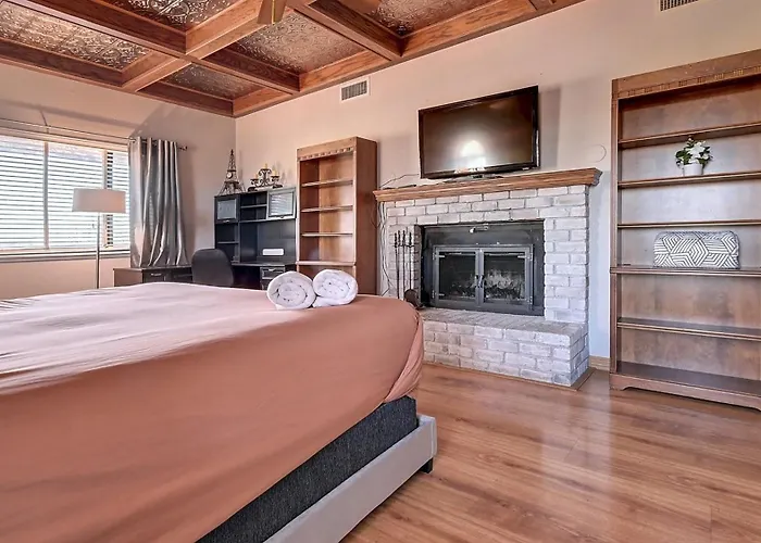 Spectacular 5 Bdrm Wpool And Views Holiday home