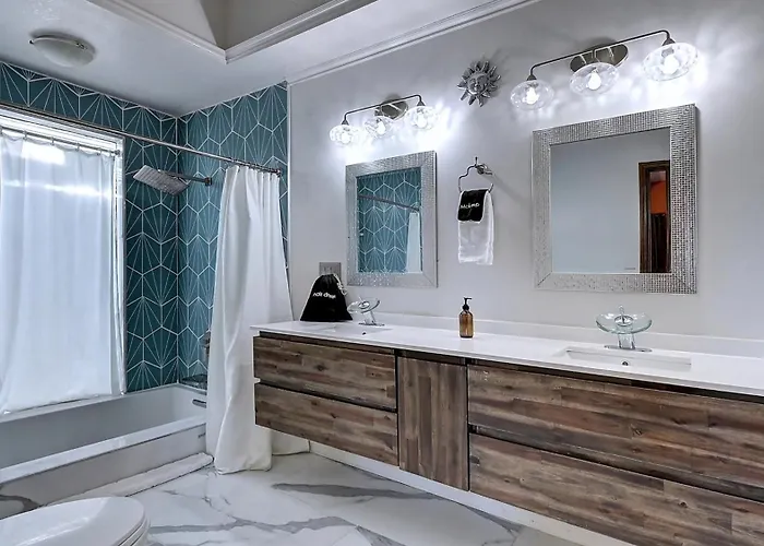 Spectacular 5 Bdrm Wpool And Views