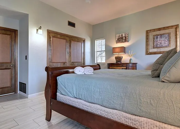 Spectacular 5 Bdrm Wpool And Views Holiday home