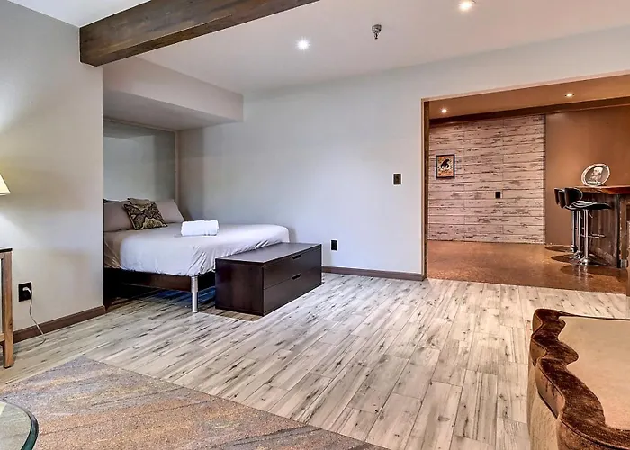 Spectacular 5 Bdrm Wpool And Views Holiday home *