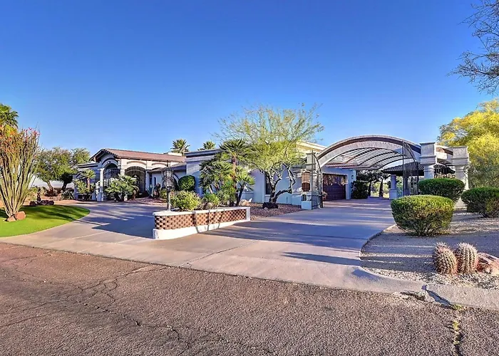 Spectacular 5 Bdrm Wpool And Views Holiday home Fountain Hills